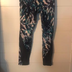 2 a pair of size 14 girls old navy active leggings